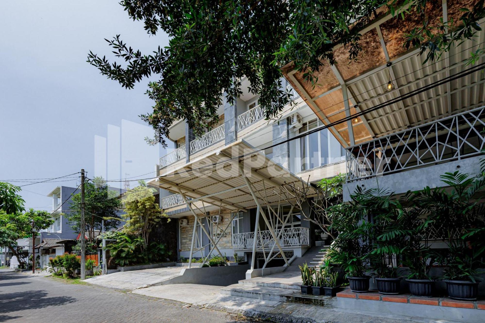 De Malang Sweet Homestay Syariah Mitra Reddoorz ภายนอก รูปภาพ