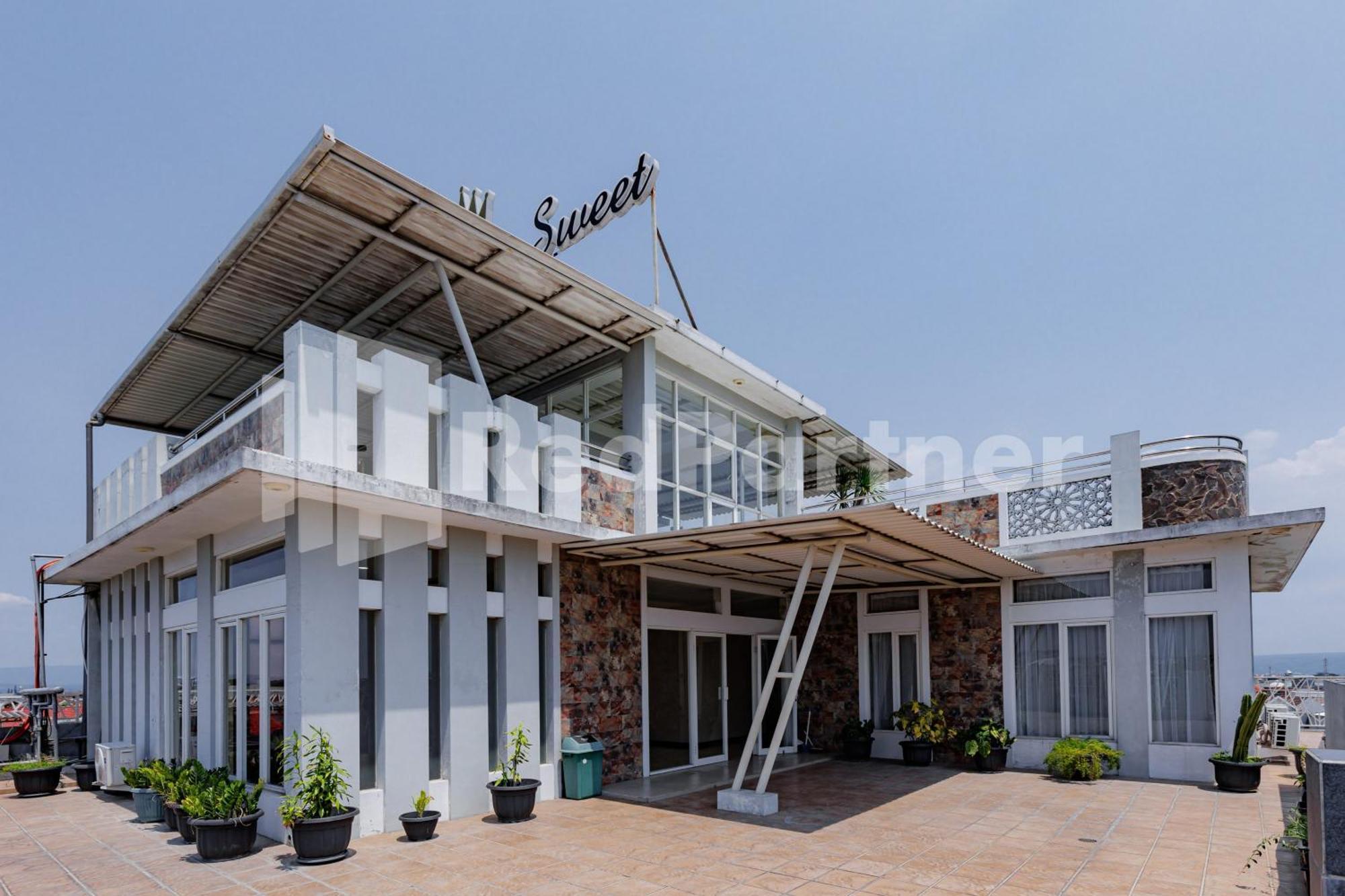 De Malang Sweet Homestay Syariah Mitra Reddoorz ภายนอก รูปภาพ